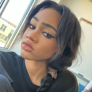 Meet your Posher, Marissa